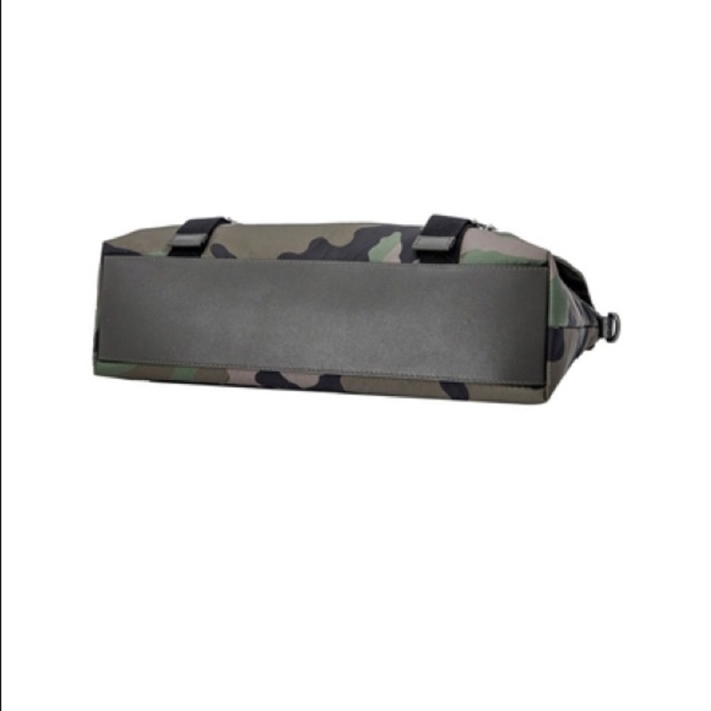 Valentino Garavani Camouflage Messenger Bag NWT - Picture 3 of 16